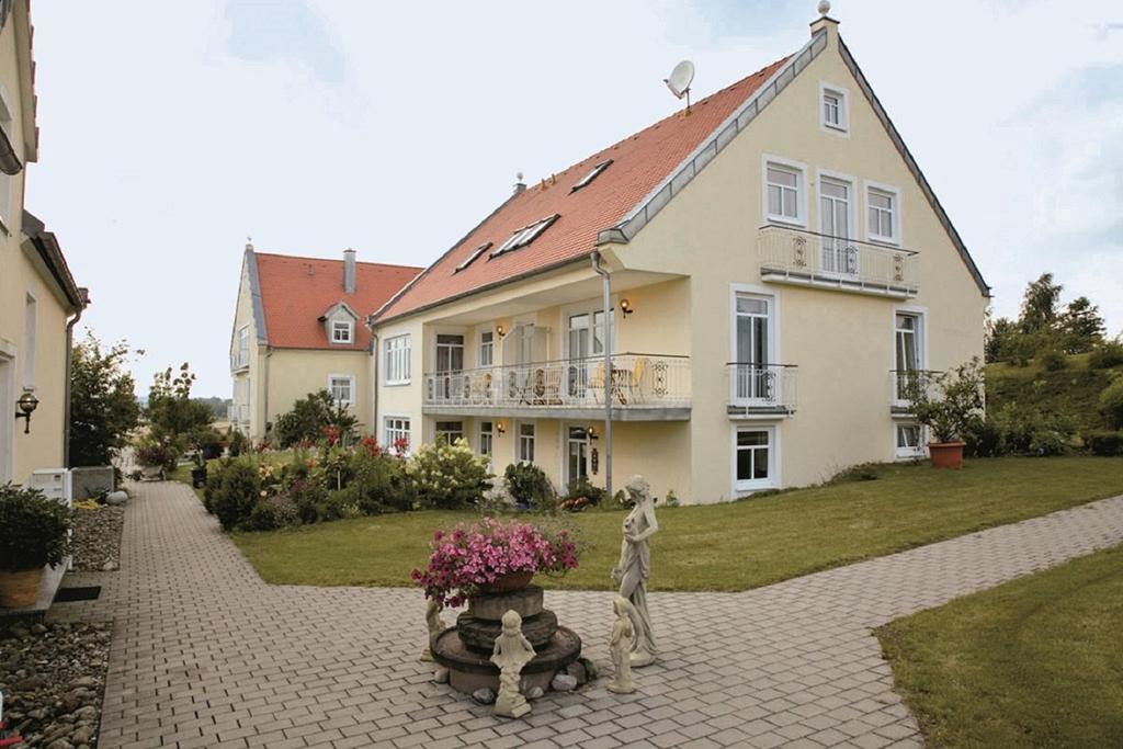 Auszeit - Ihr Sibyllenbad Gaestehaus ノイアルベンロイト エクステリア 写真